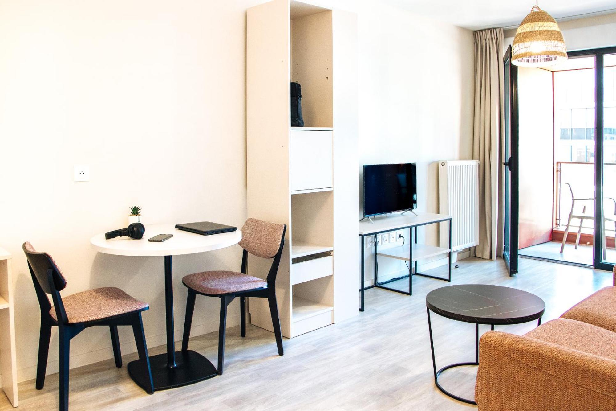 Twenty Business Flats - Bayard