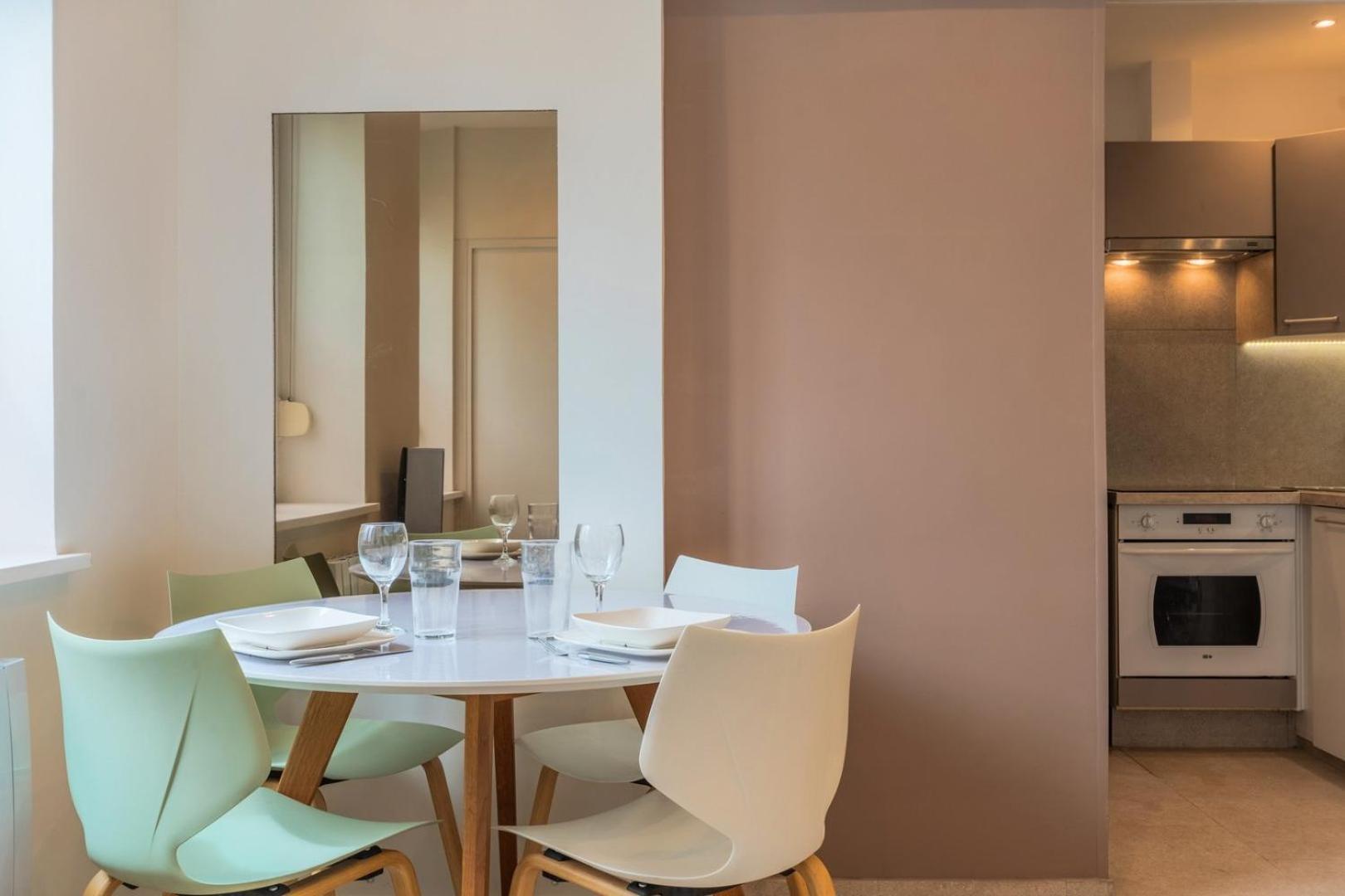 Chambre, Proche Metro Apartment *