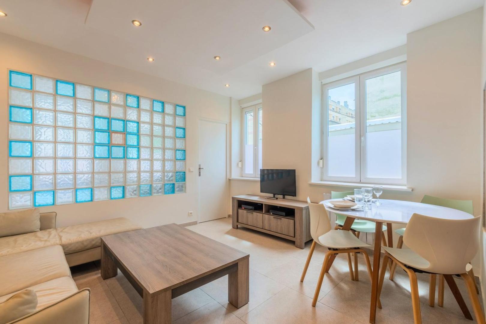 Chambre, Proche Metro Apartment *