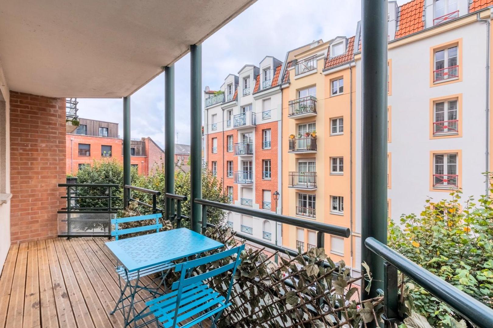 Apartment Bel Bien Situe Avec Balcon Et Parking