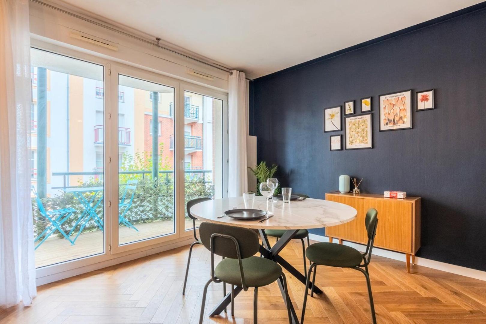 Apartment Bel Bien Situe Avec Balcon Et Parking