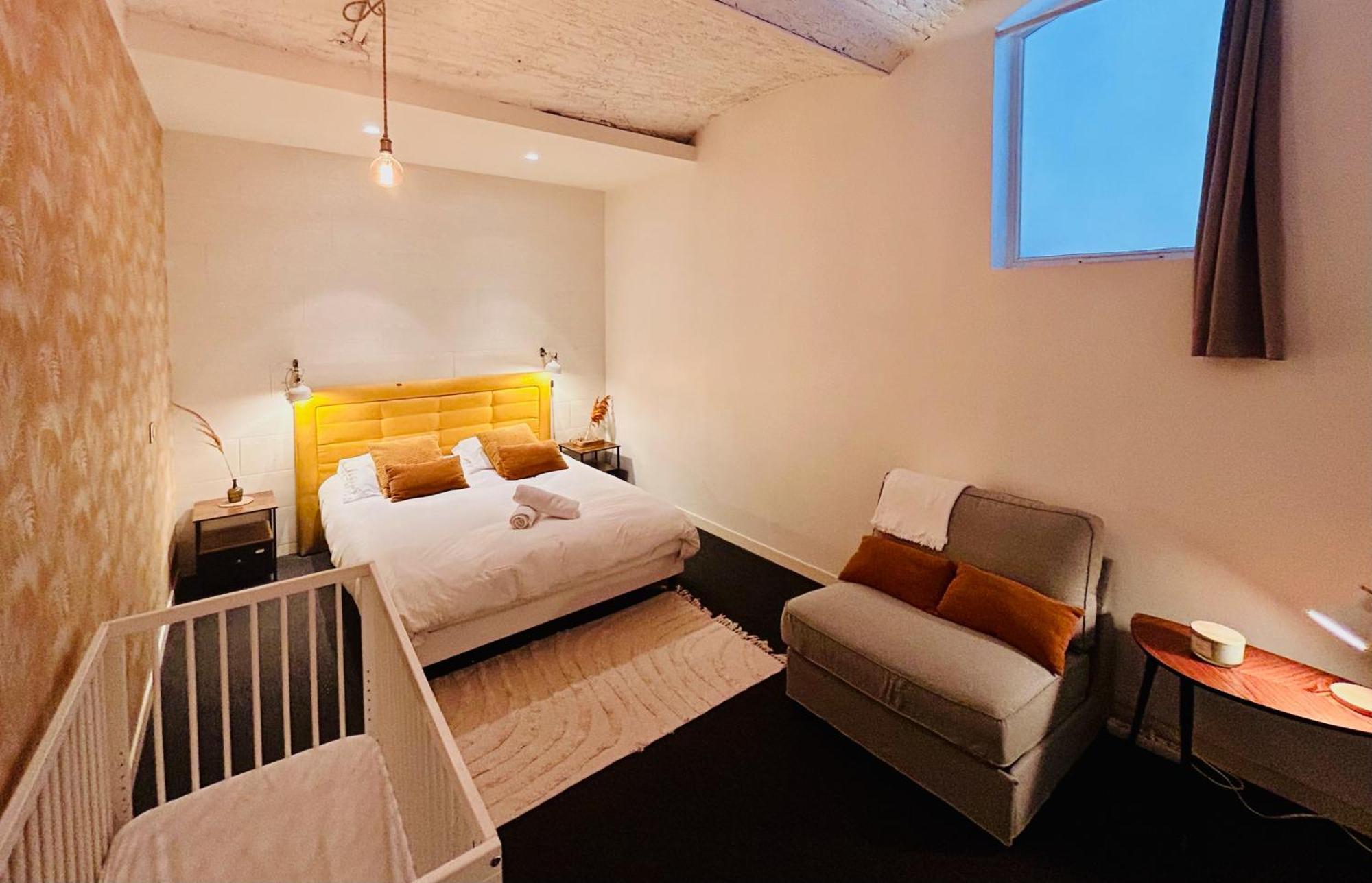 Spacieux Et Calme, 3 Chambres, Ideal Familles & Pros, Vieux Apartment *