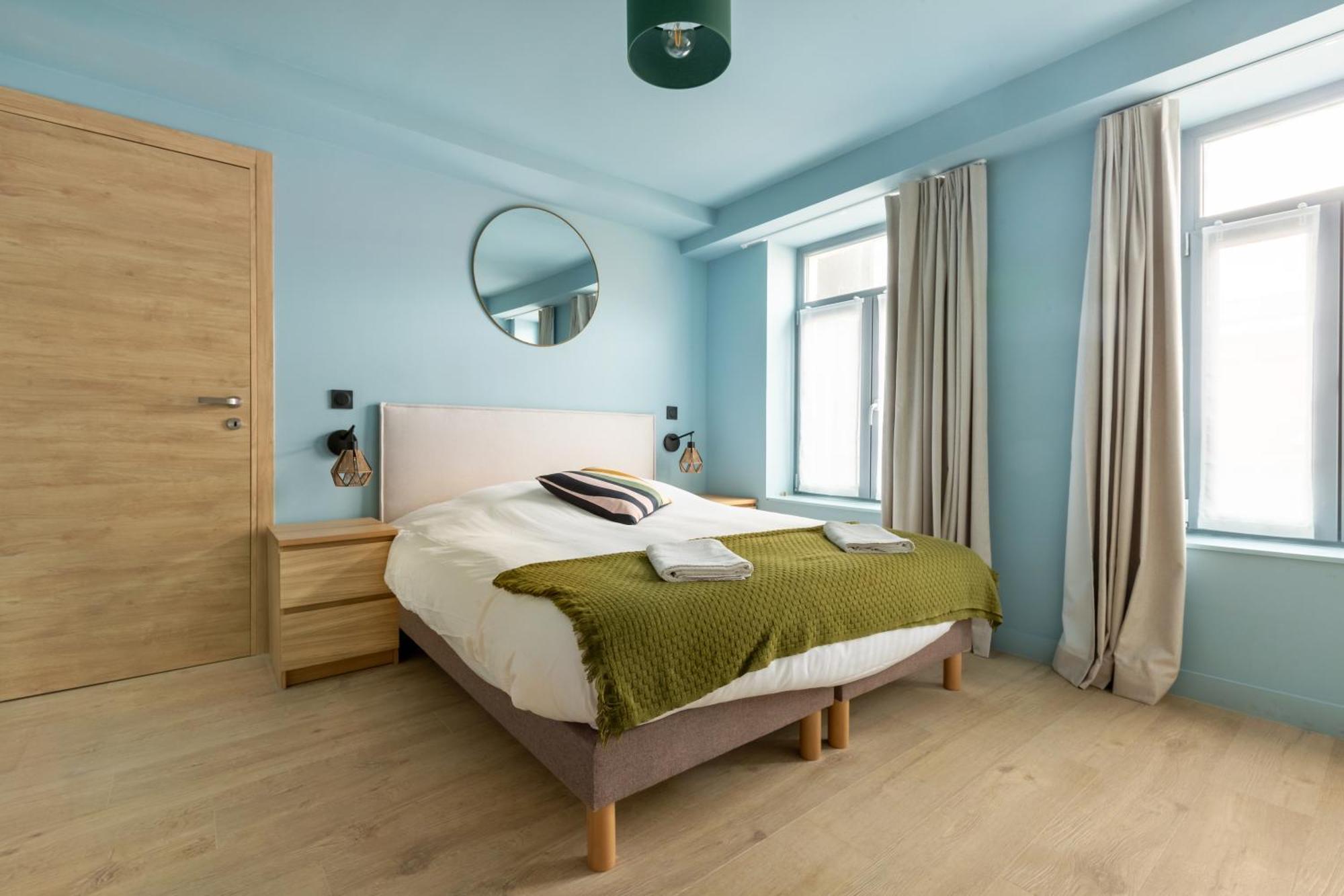 Apartment Standing 4 Et 4 Salles De Bains Face Marche De Wazemmes Lille