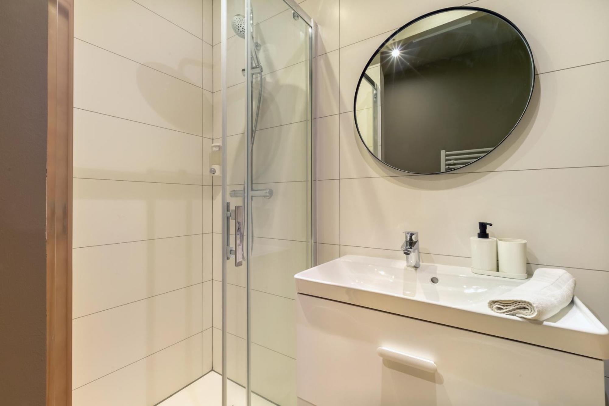 Apartment Standing 4 Et 4 Salles De Bains Face Marche De Wazemmes *