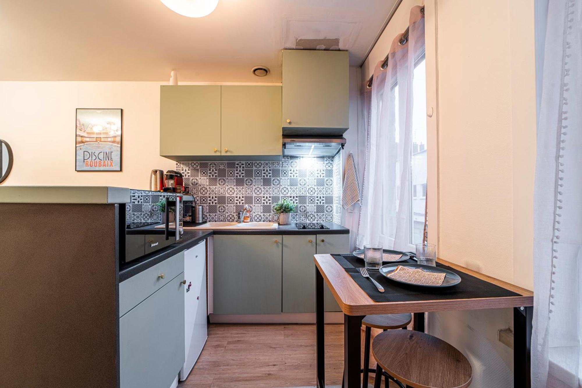 Le Ferrer - Wifi - Netflix - Free Parking - Metro Apartment Lille
