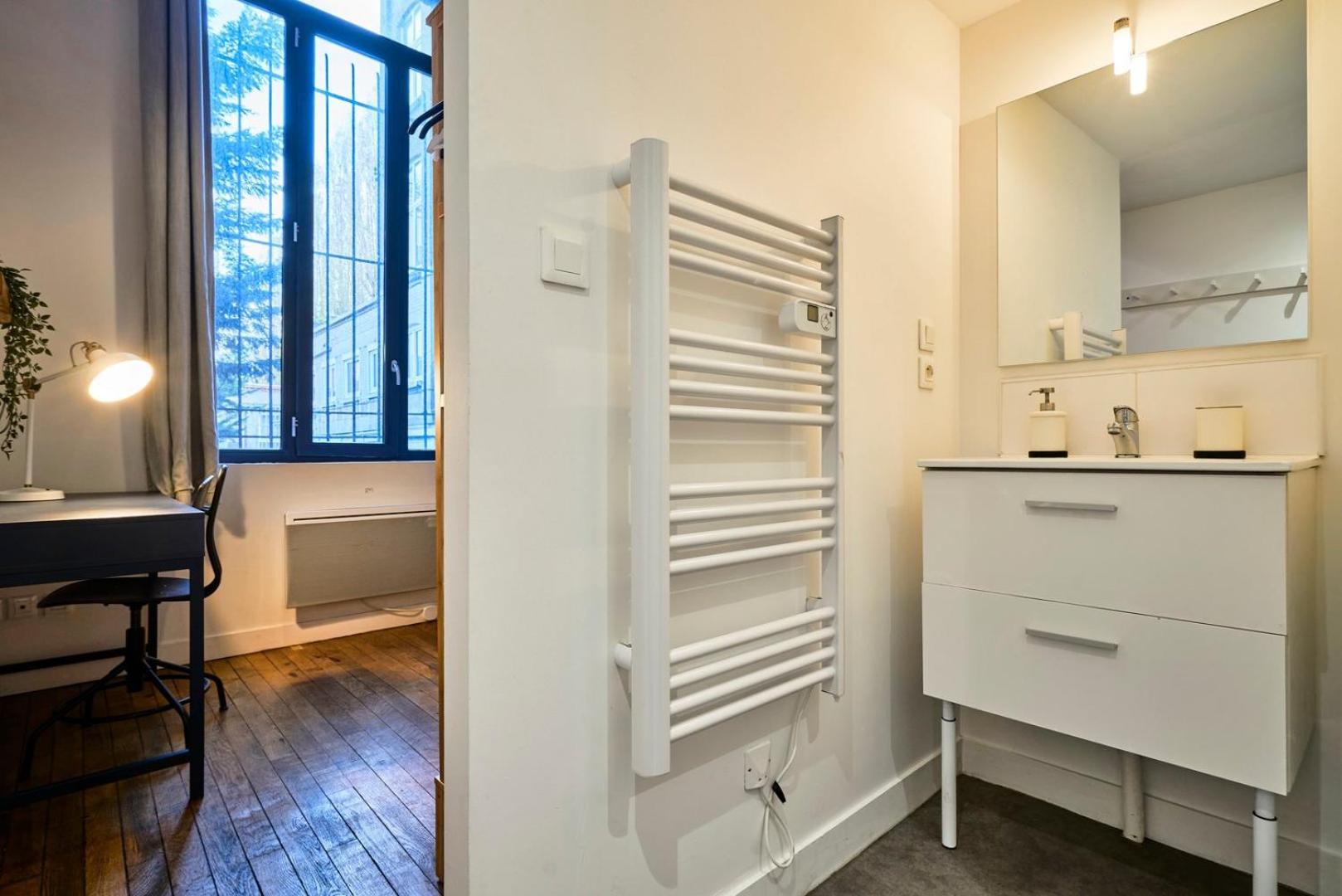 Apartment Bright 3-bedroom 2-bathroom Flat.
