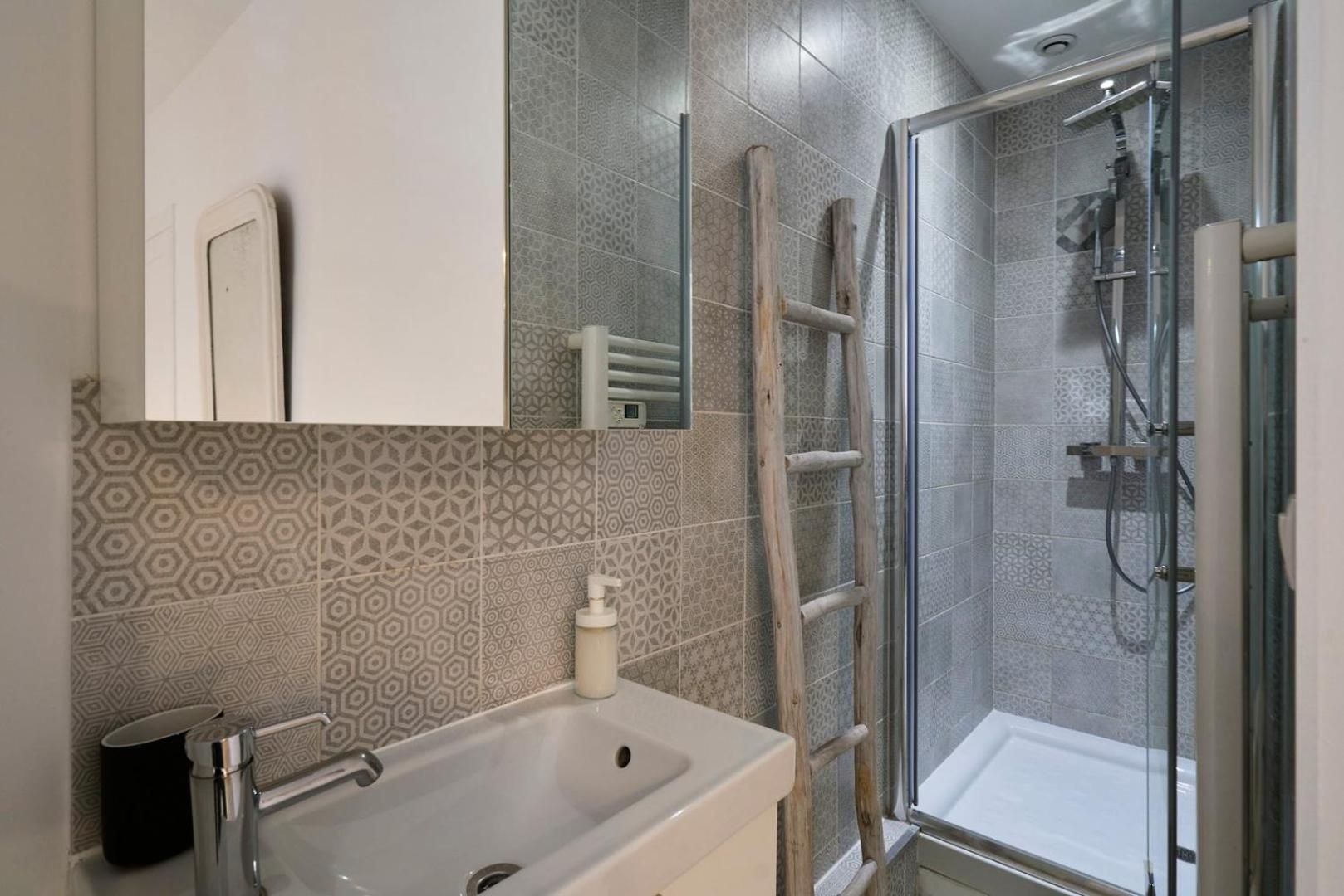 Proche Metro & Commerces Apartment