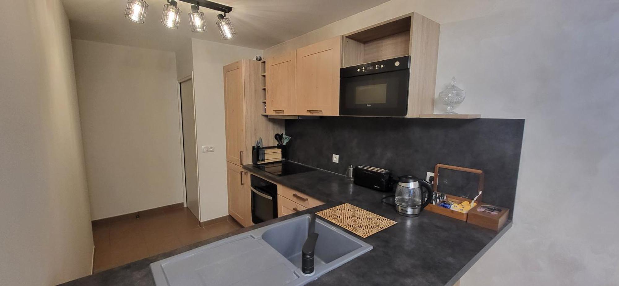 Standing Apartment *