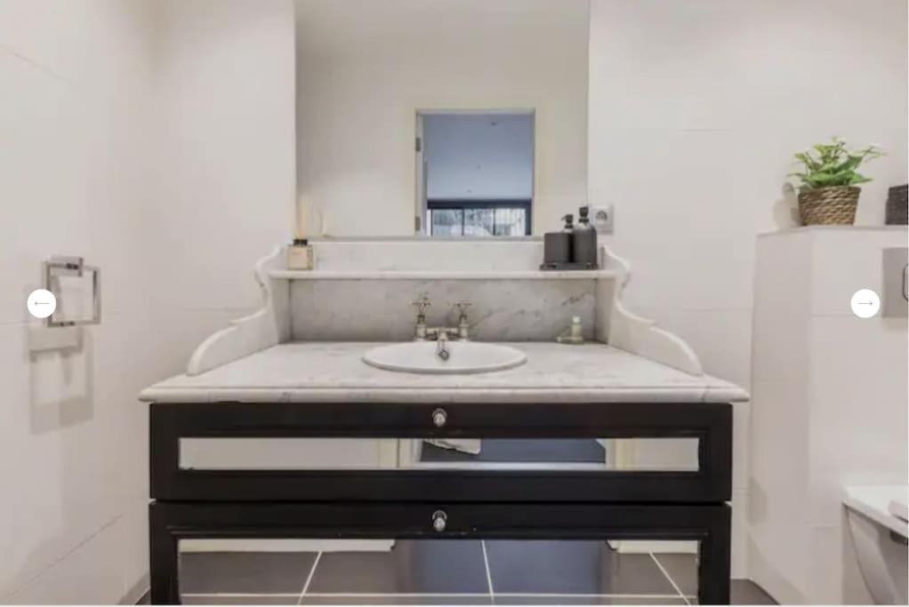 4p, Vieux Gardens Flat *