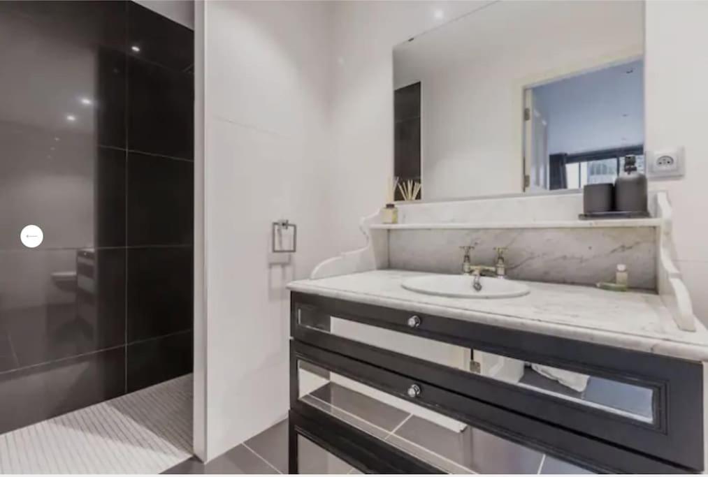 4p, Vieux Gardens Flat *