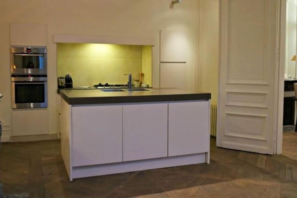 Apartment 4p Elegant Flat, Vieux Lille, Carpark