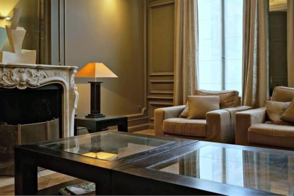 4p Elegant Flat, Vieux Lille, Carpark