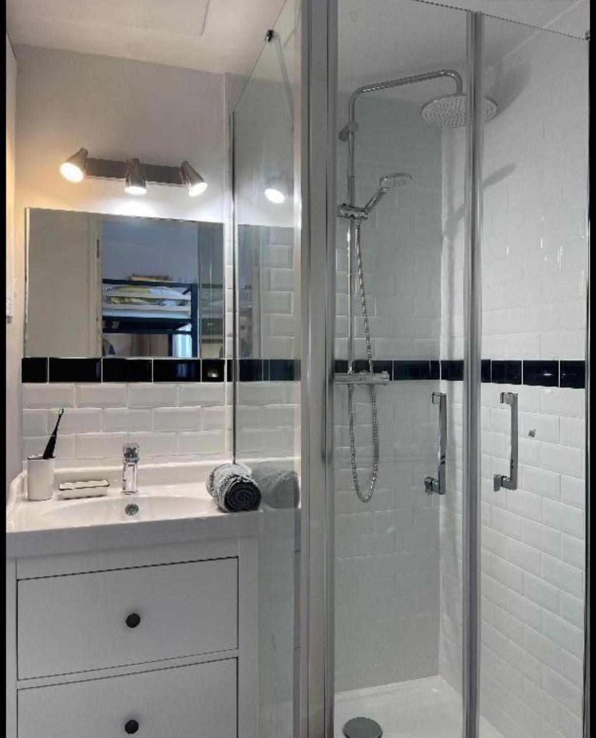 Cocon Avec Vue Imprenable - Face Gare Flandres 4 Pers Appartement