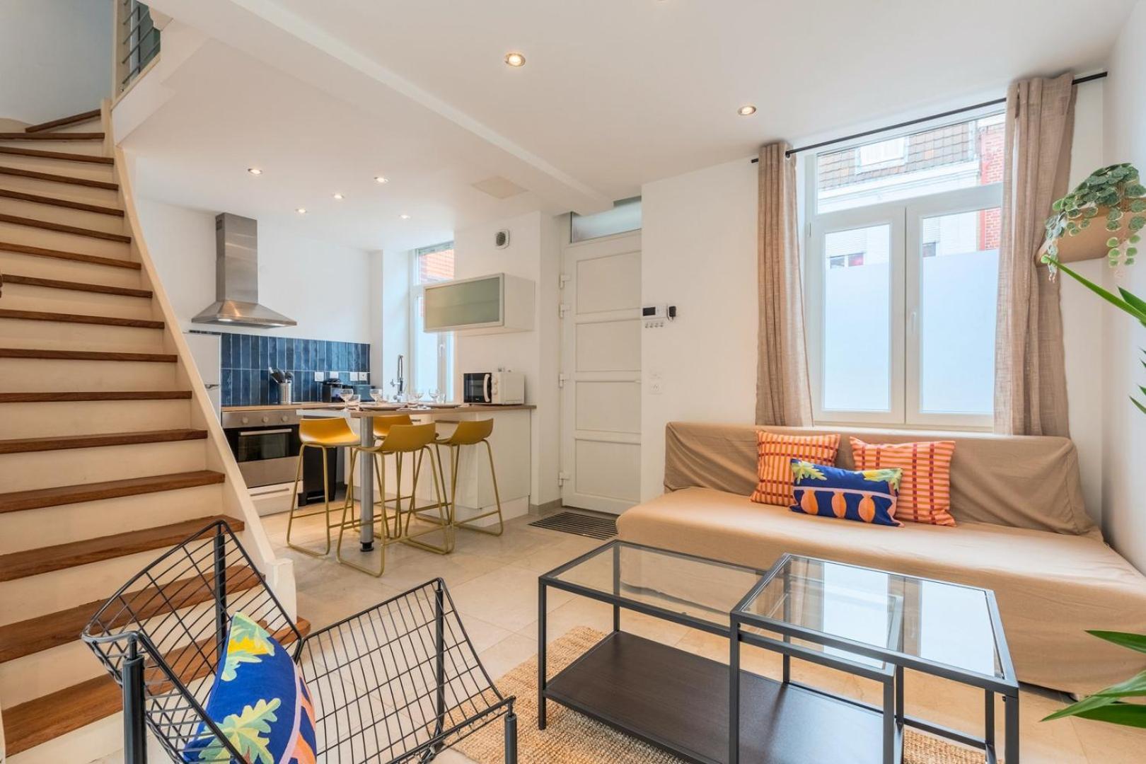 Holiday home Maison 2 Avec Petite Cour, Proche Metro