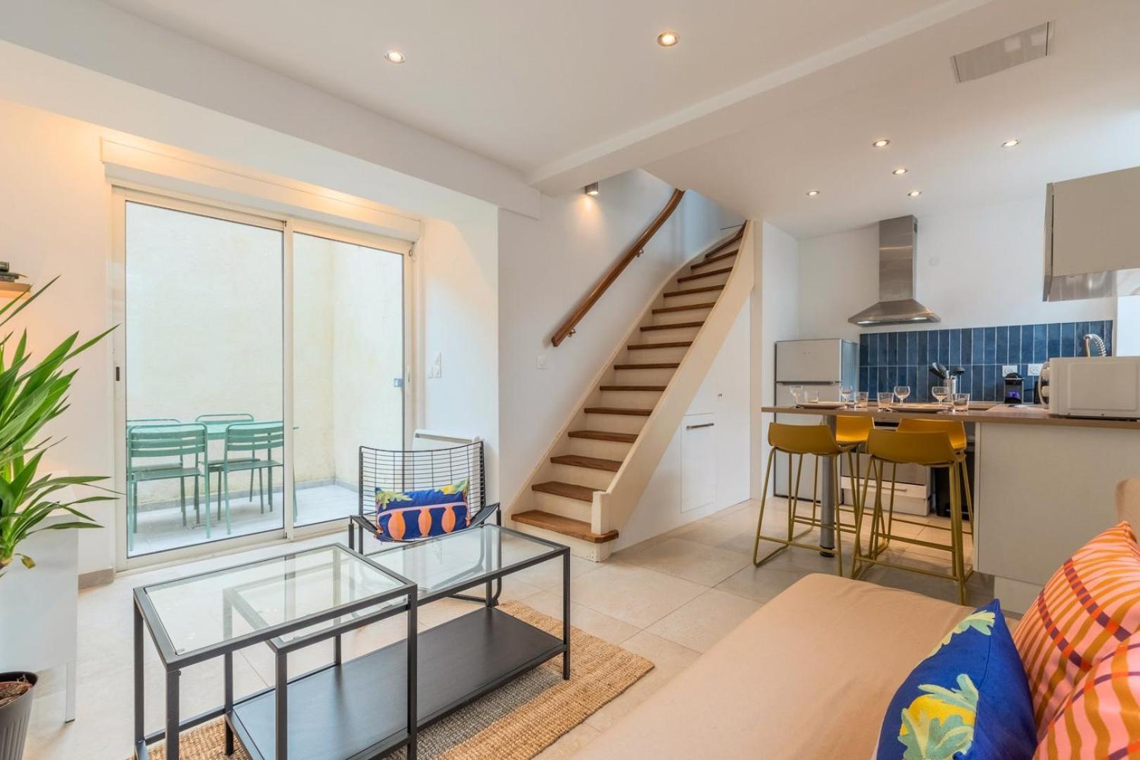 Maison 2 Avec Petite Cour, Proche Metro Holiday home *