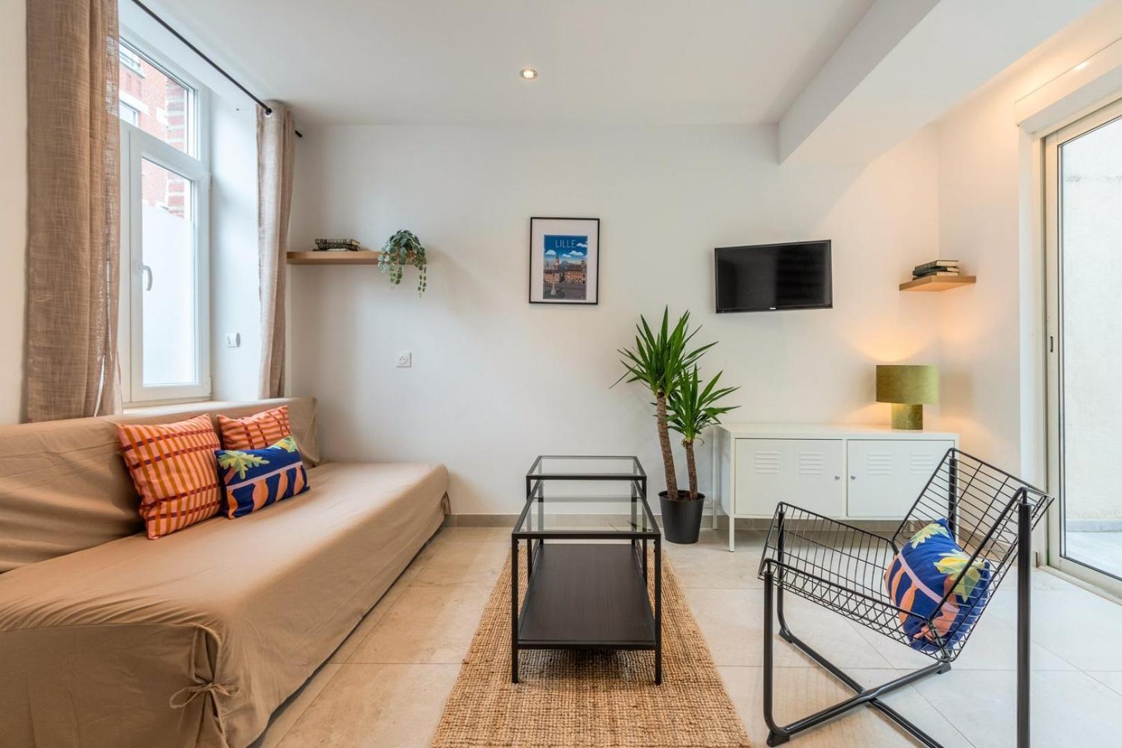 Holiday home Maison 2 Avec Petite Cour, Proche Metro