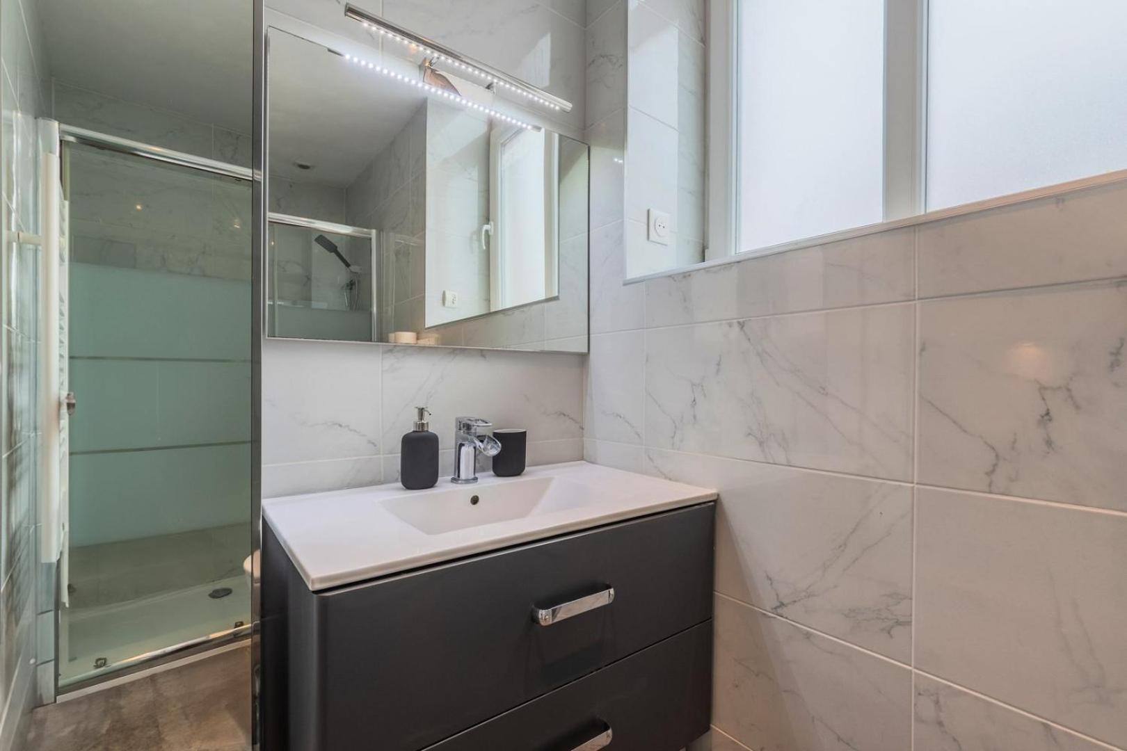 Holiday home Maison 2 Avec Petite Cour, Proche Metro *