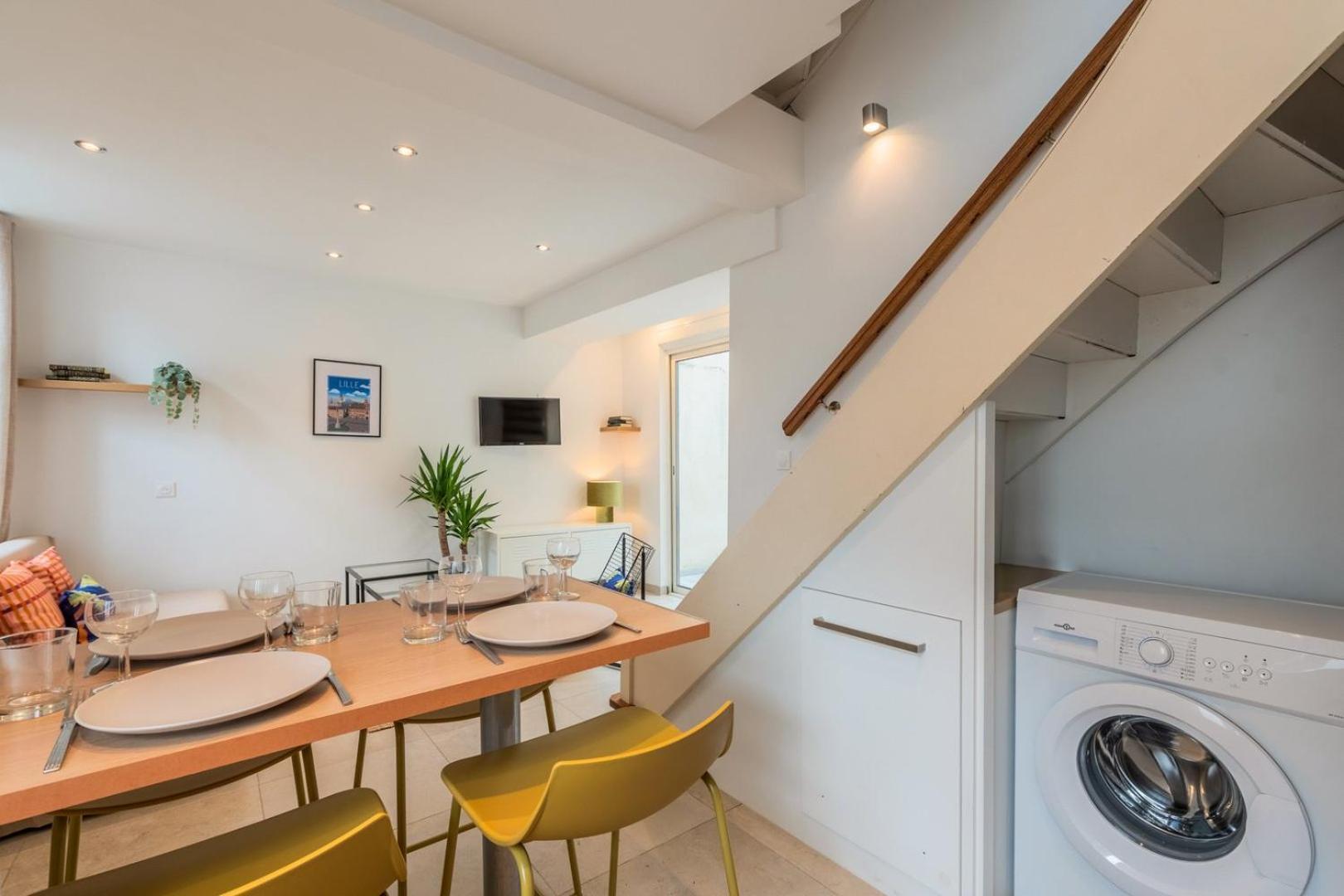 Maison 2 Avec Petite Cour, Proche Metro Holiday home *