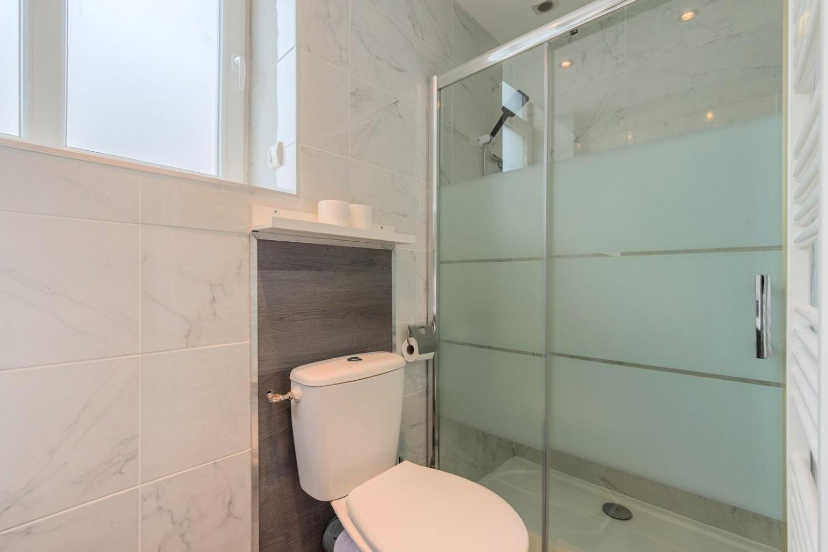 Maison 2 Avec Petite Cour, Proche Metro *