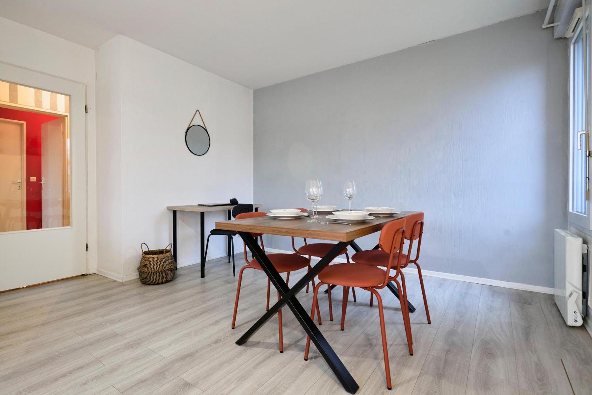 Apartment Elegant Avec Balcon Prive A