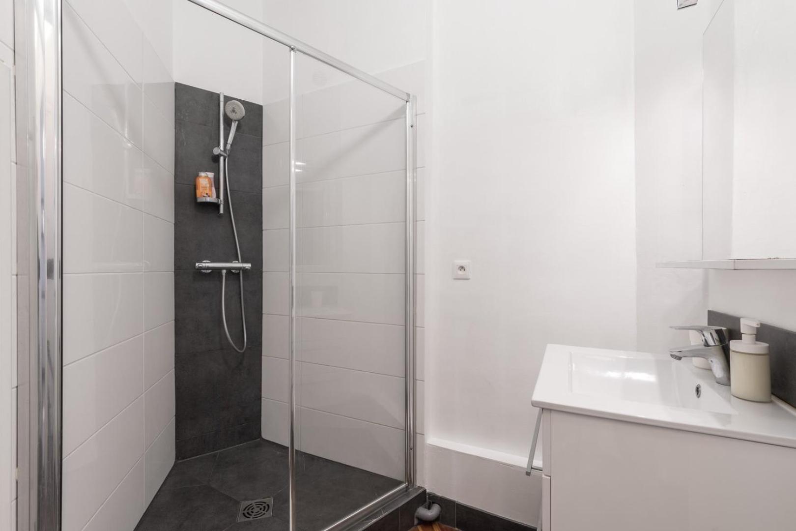 Apartment 2 Avec Parking, Proche Metro *