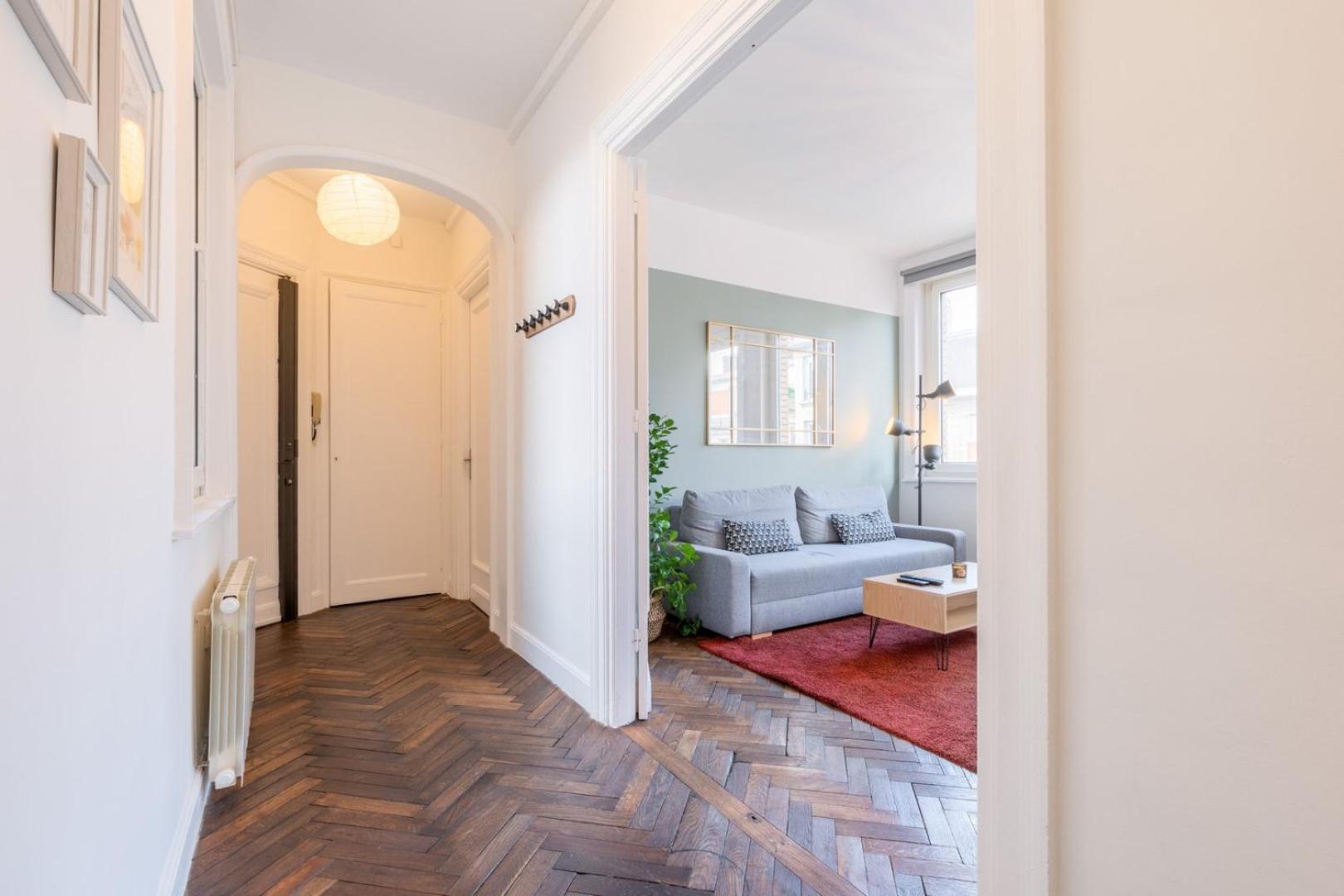 Apartment 2 Avec Parking, Proche Metro
