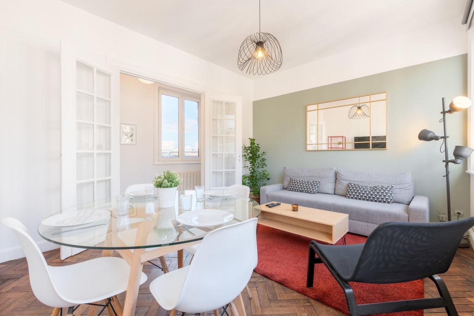 2 Avec Parking, Proche Metro Apartment *