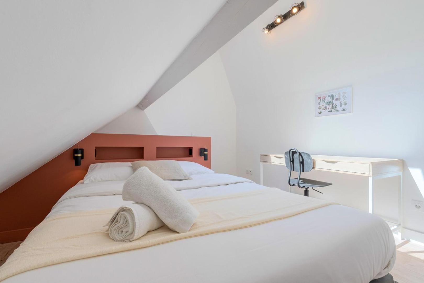 Little Duplex In Republique Beaux Arts