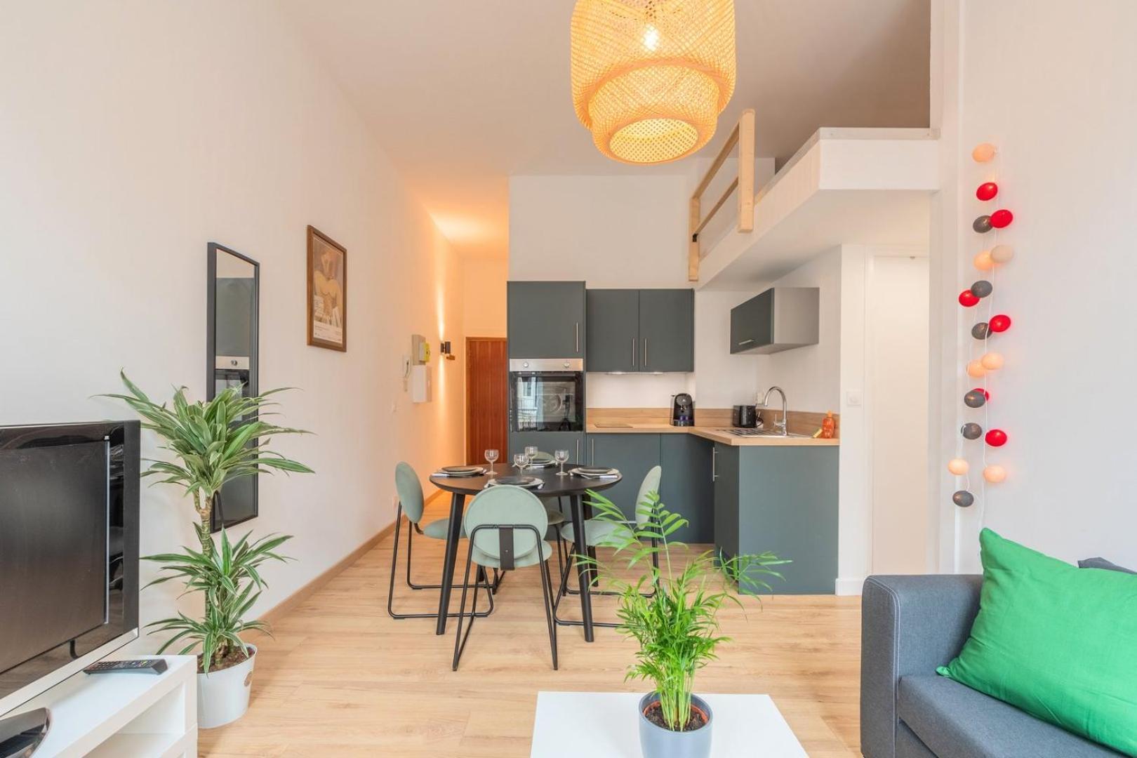 1 Bedroom Near Catholic