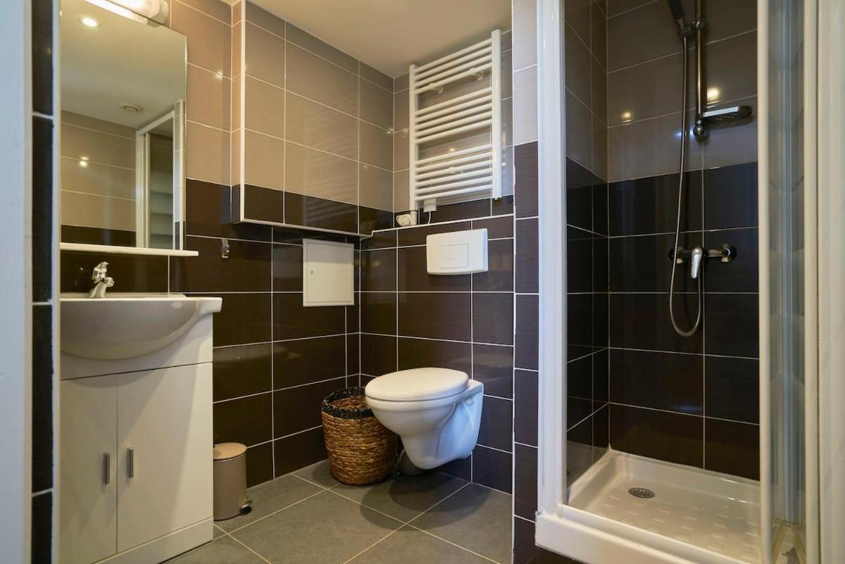 Apartment Centre *