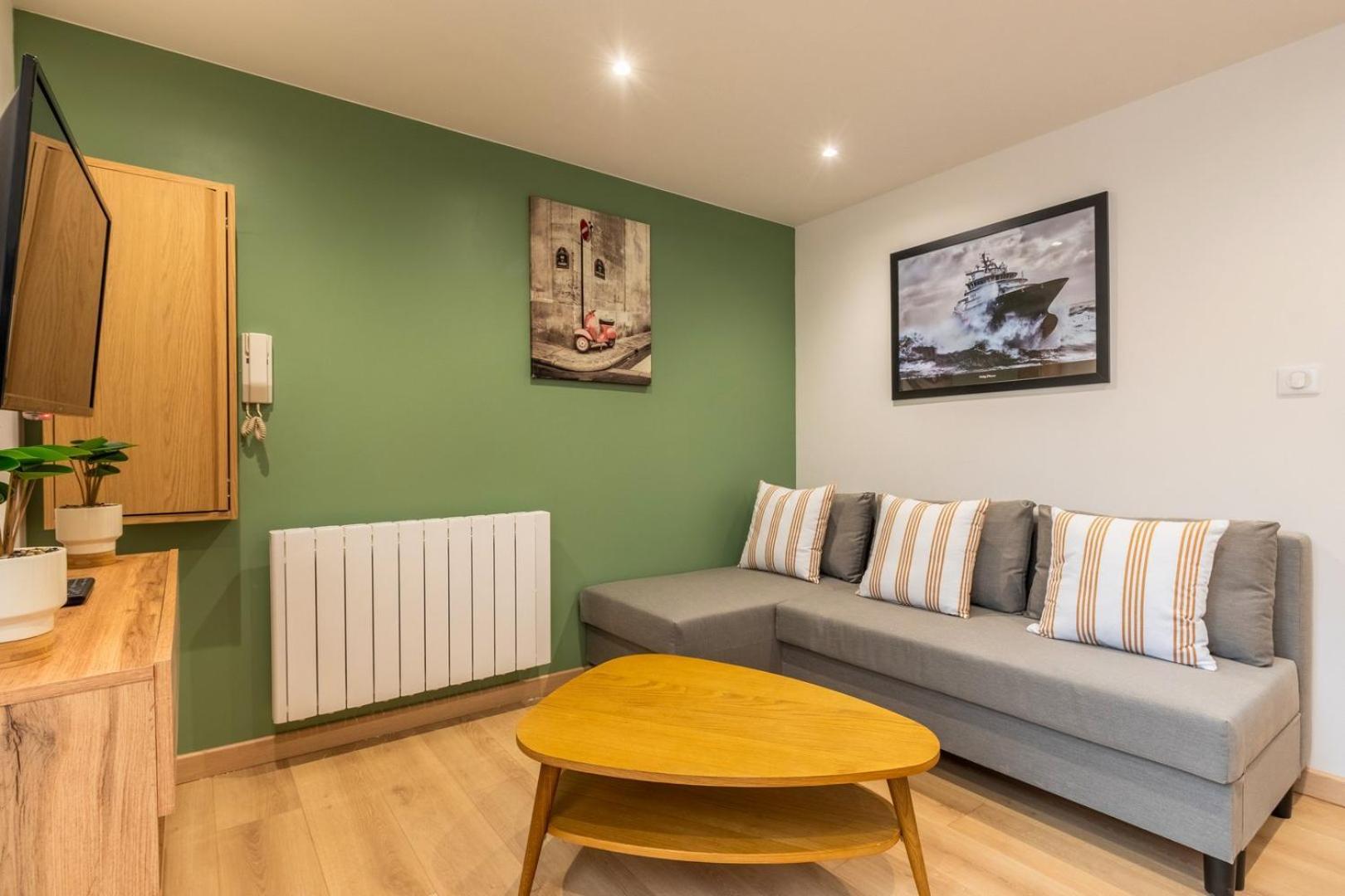Apartment Duplex Calme, Proche Commodites *