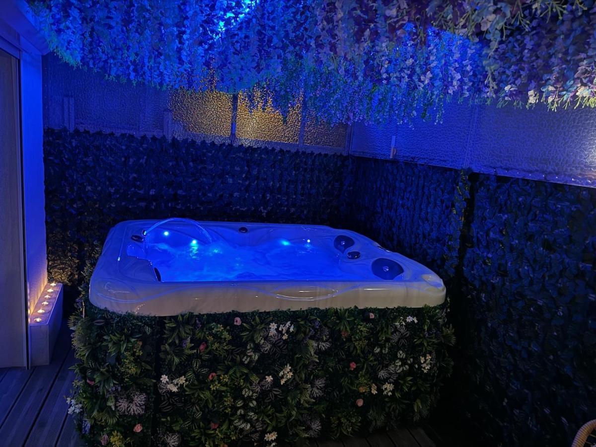 With Jacuzzi Apartamento Lille