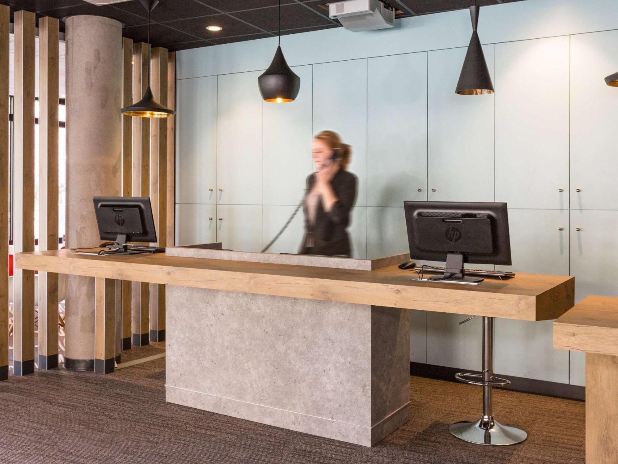 Ibis Centre Grand Palais Hotel 3*