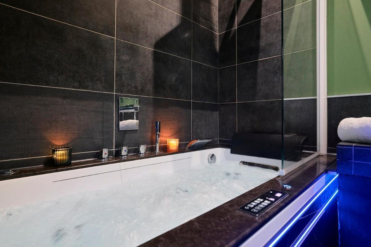 Duplex Rue Royale, Rooftop, Balneo *