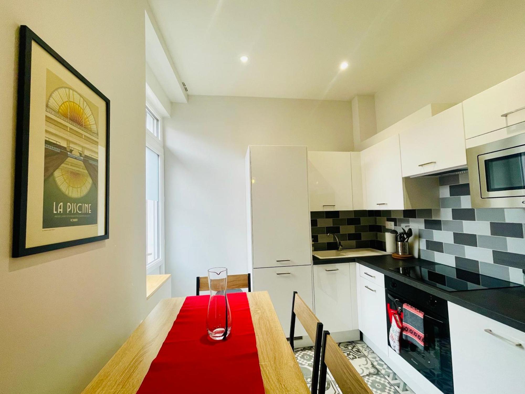 Apartment Charming Flat Ideal Location, 2 Bedroom 5 Pers Max