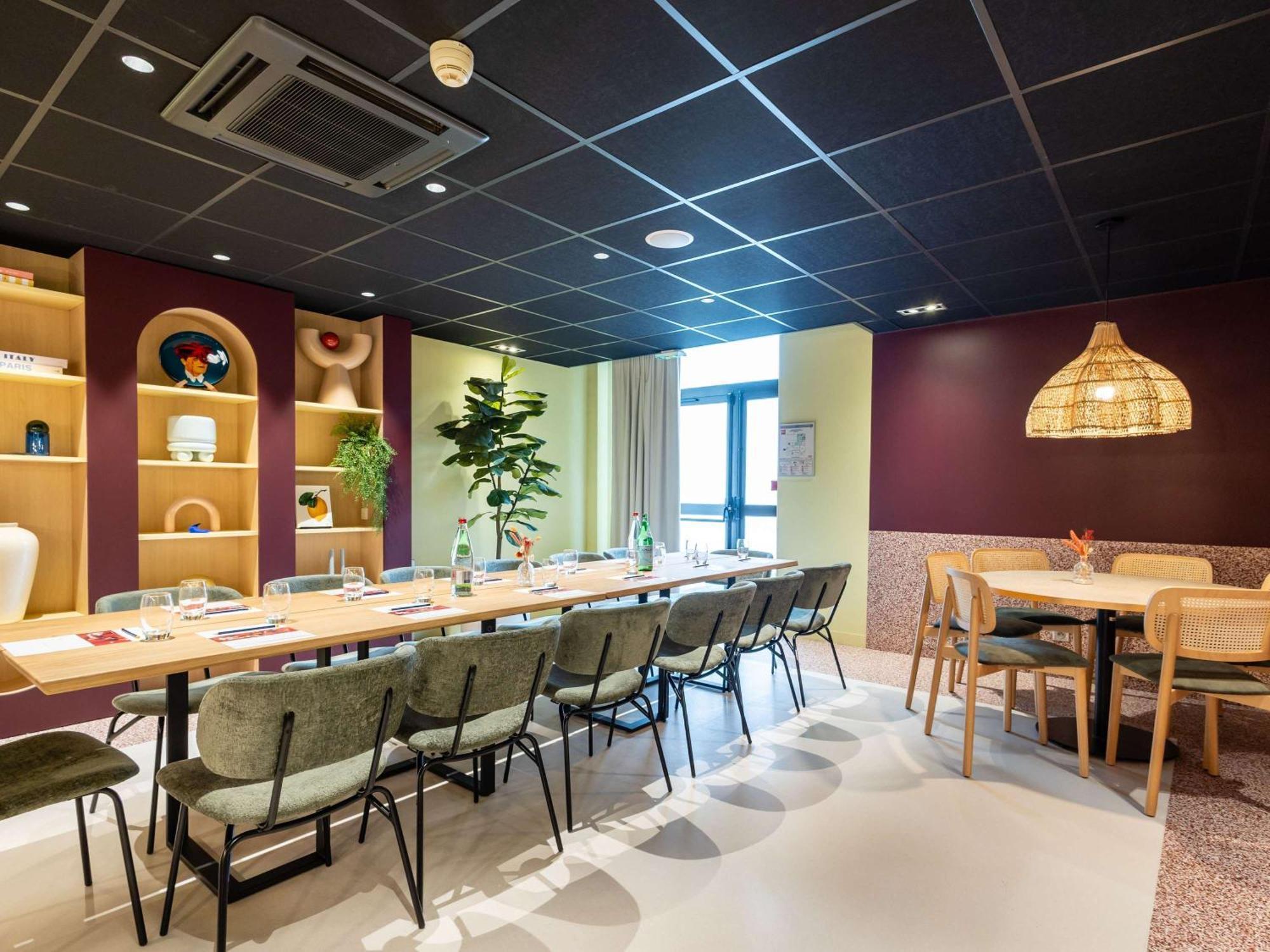 Ibis Centre Gares Hotel 3*