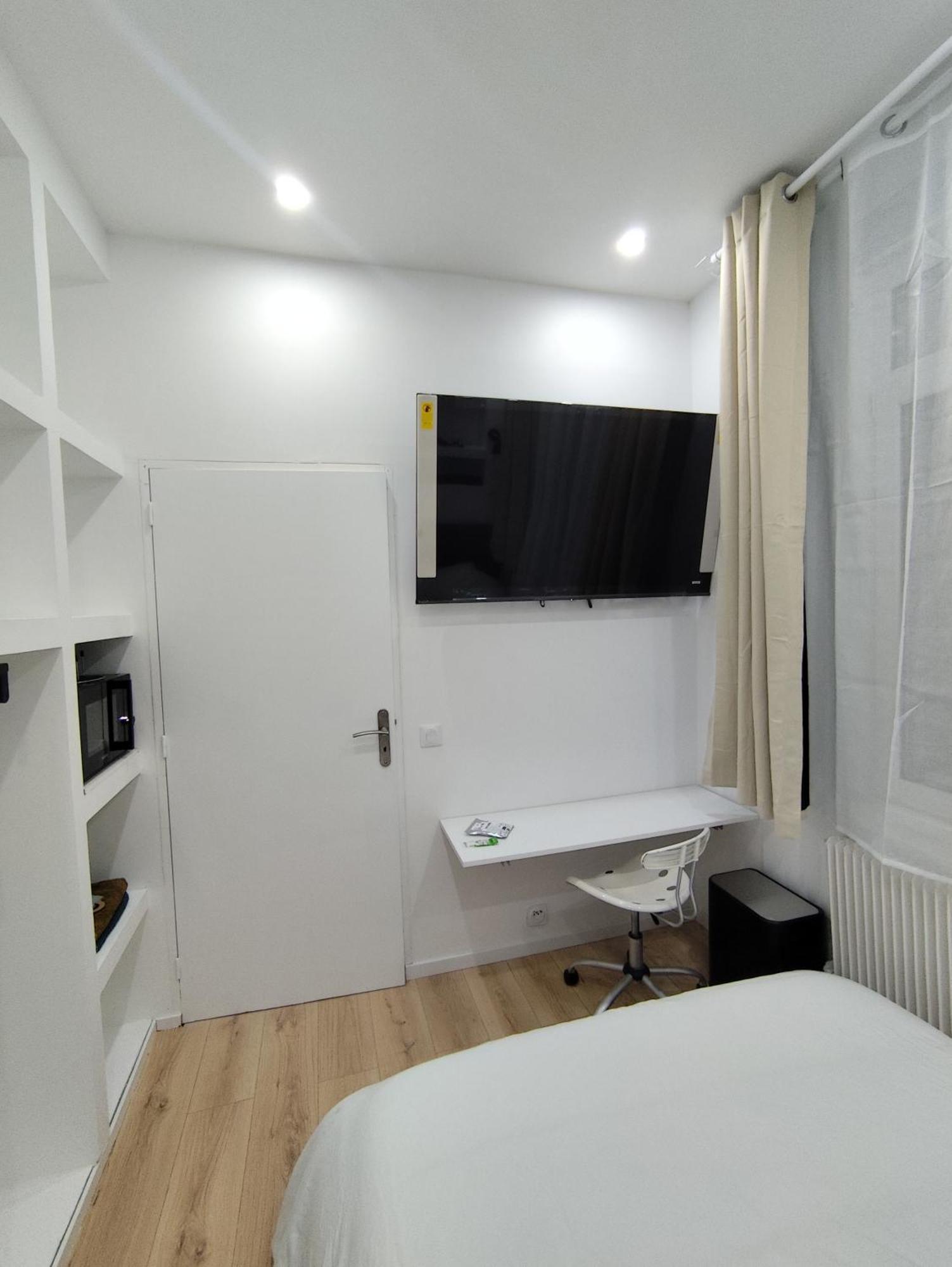 Homestay Private Bedroom With Private Bathroom Lille