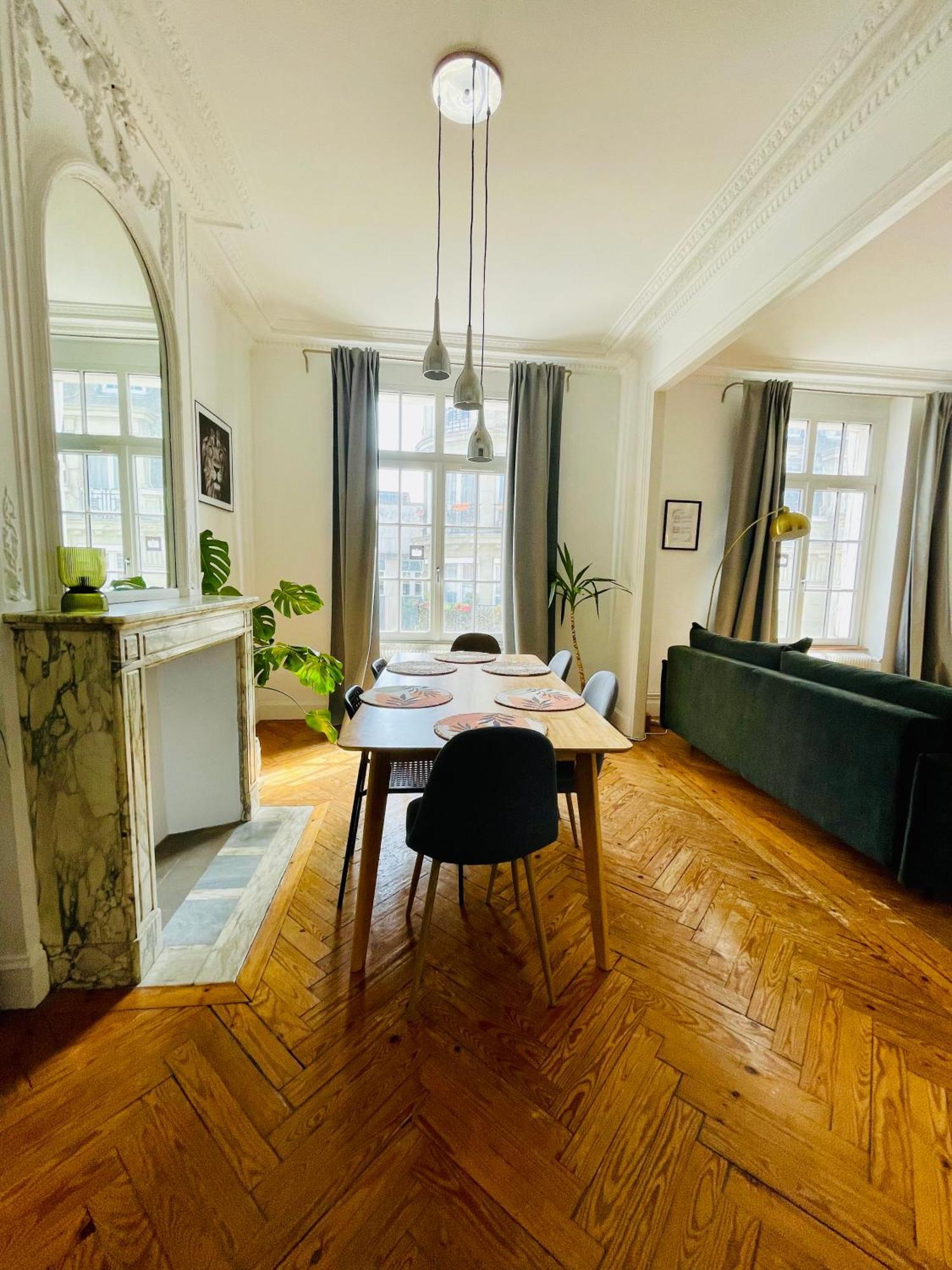 Le 52 - De Gamme Plein Centre - Parking Apartment *