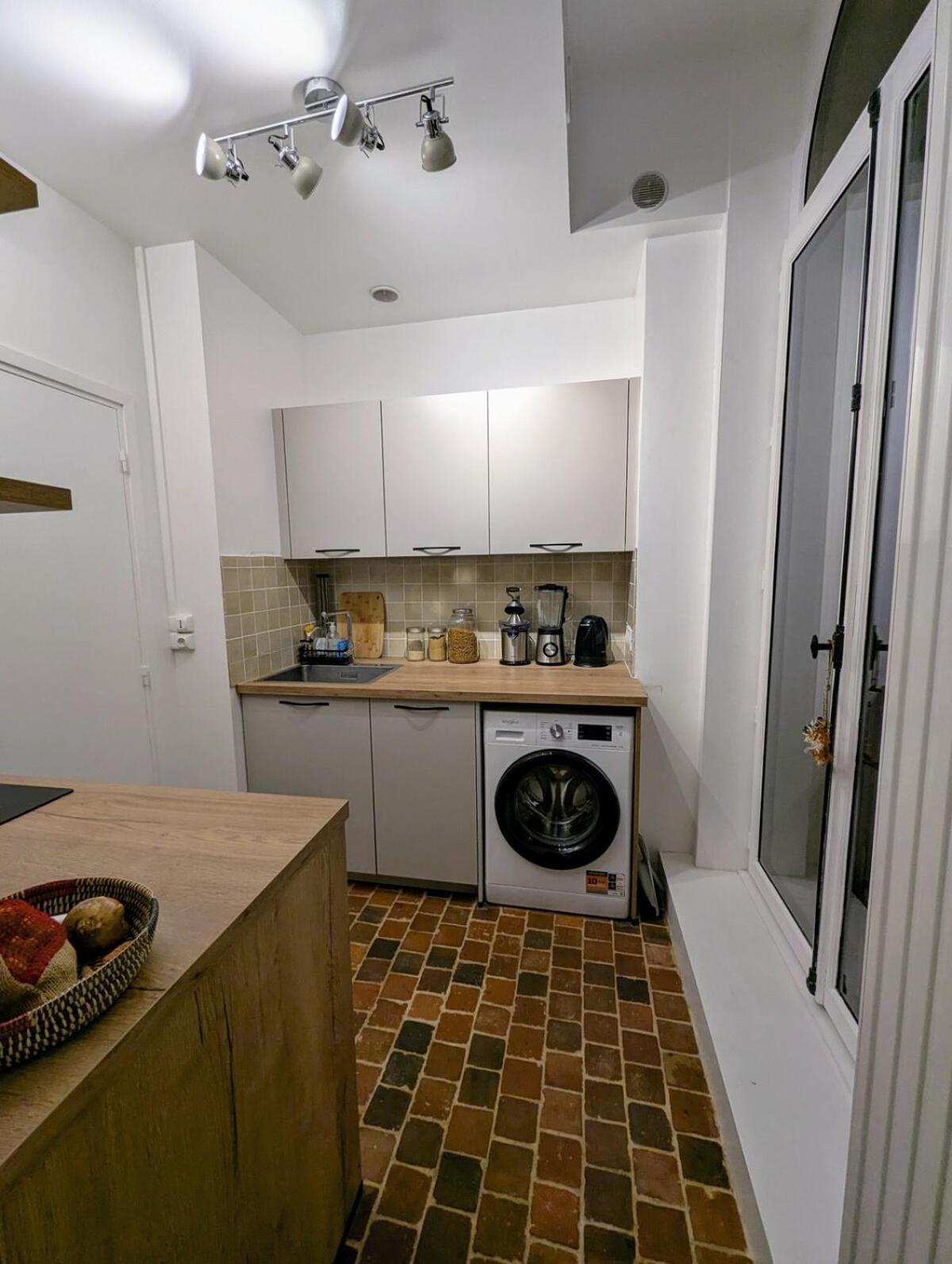 Charming T2 With Balcony In Lille-centre Apartment *