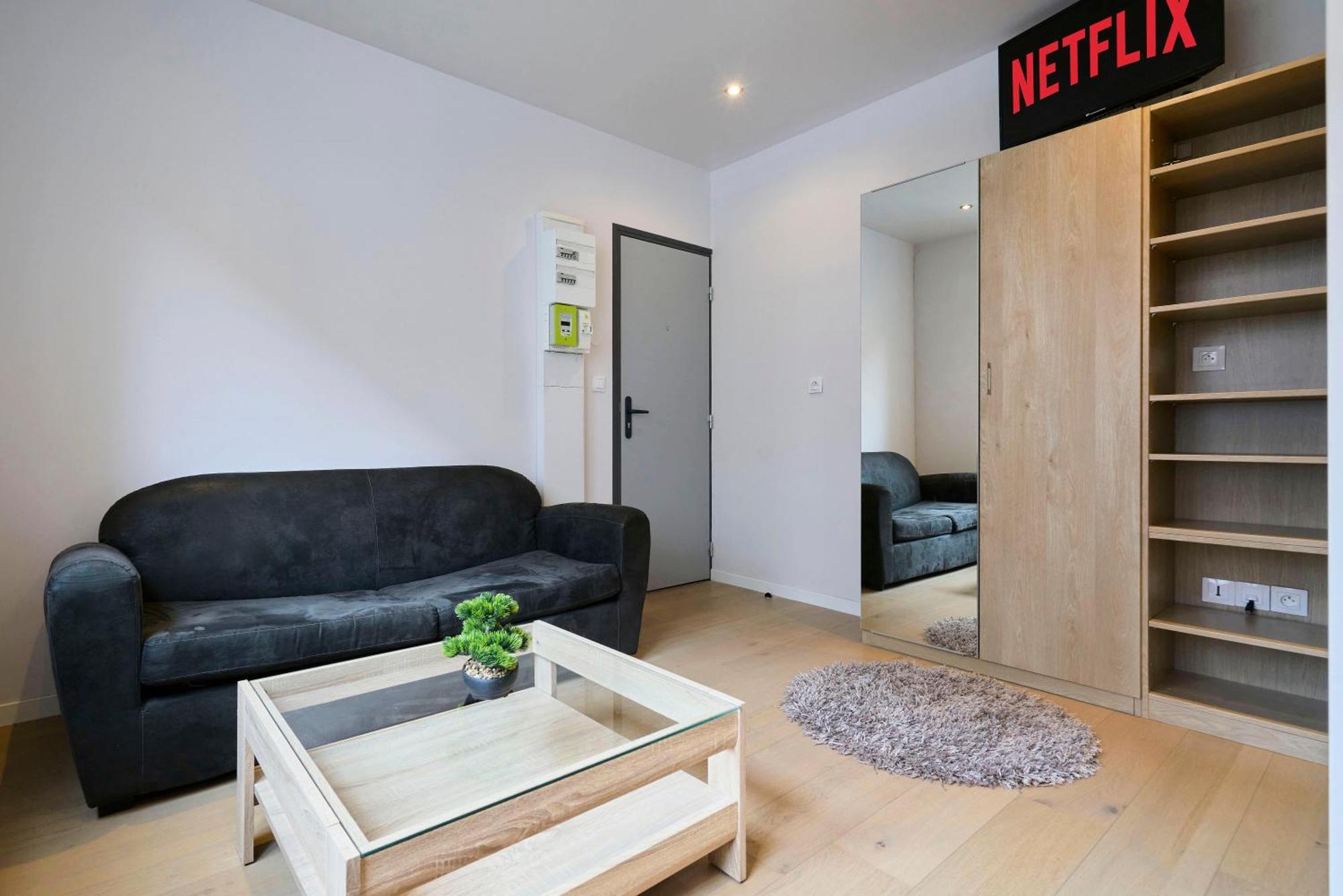 Proche De La Gare Flandres Apartment