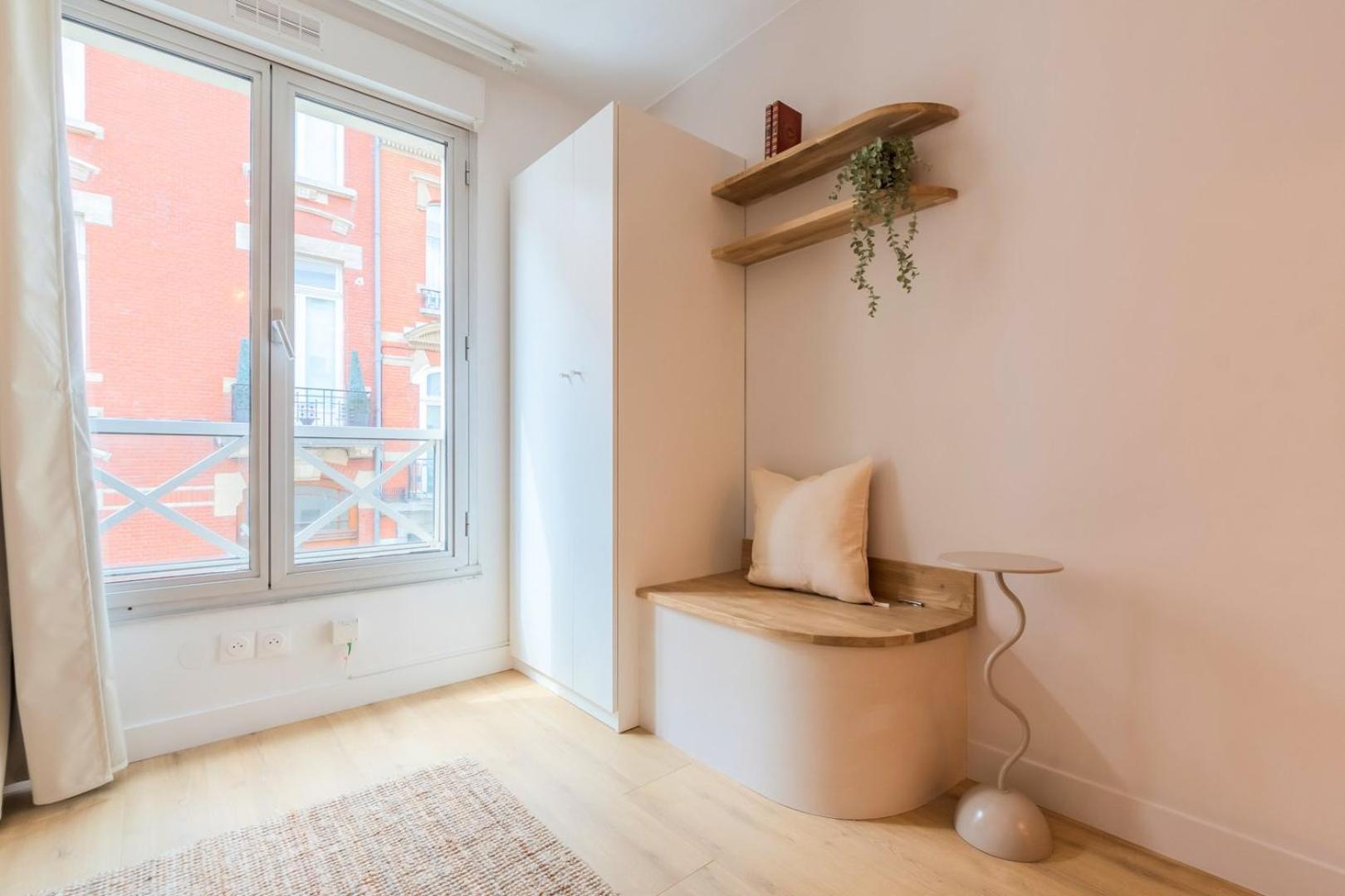 Petit Proche Ecoles & Commodites