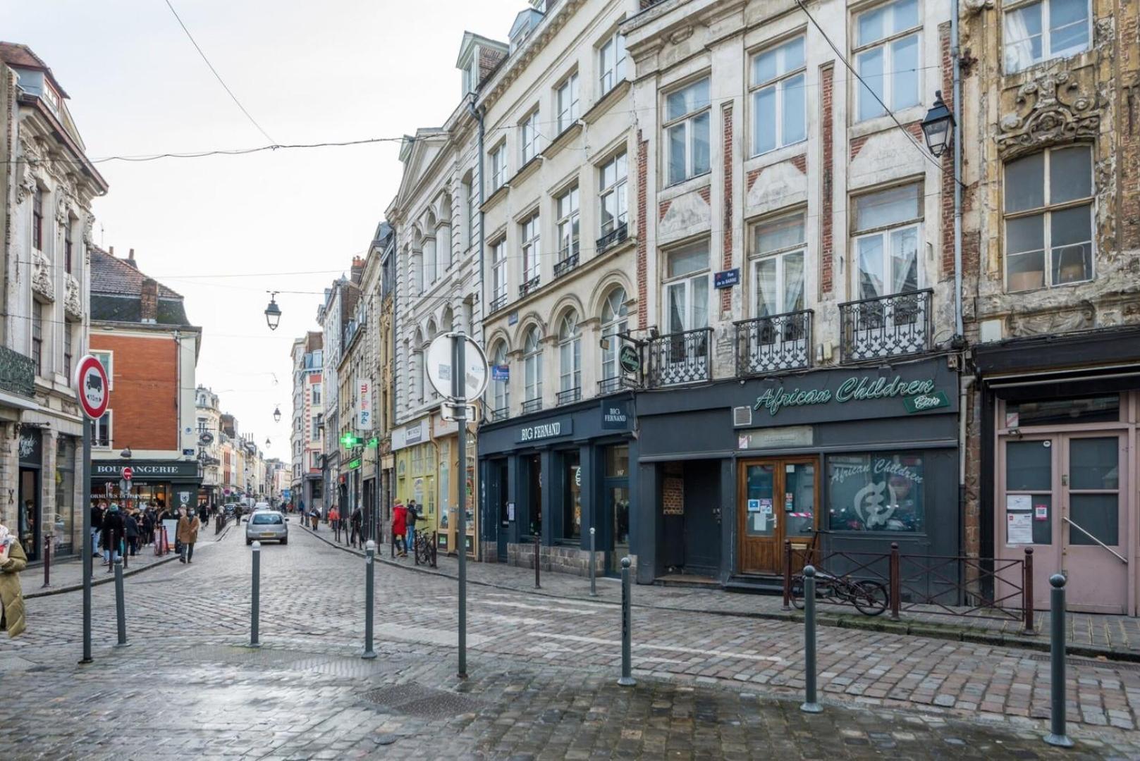 Atypical Apartment, Vieux