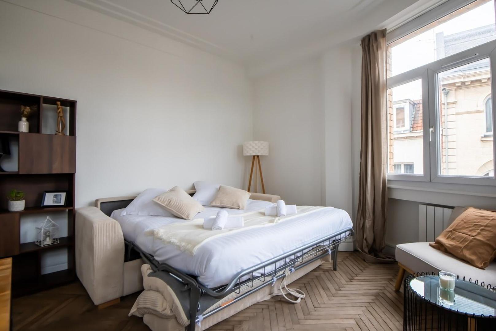 Amazing Renovated In The City-center Apartment
