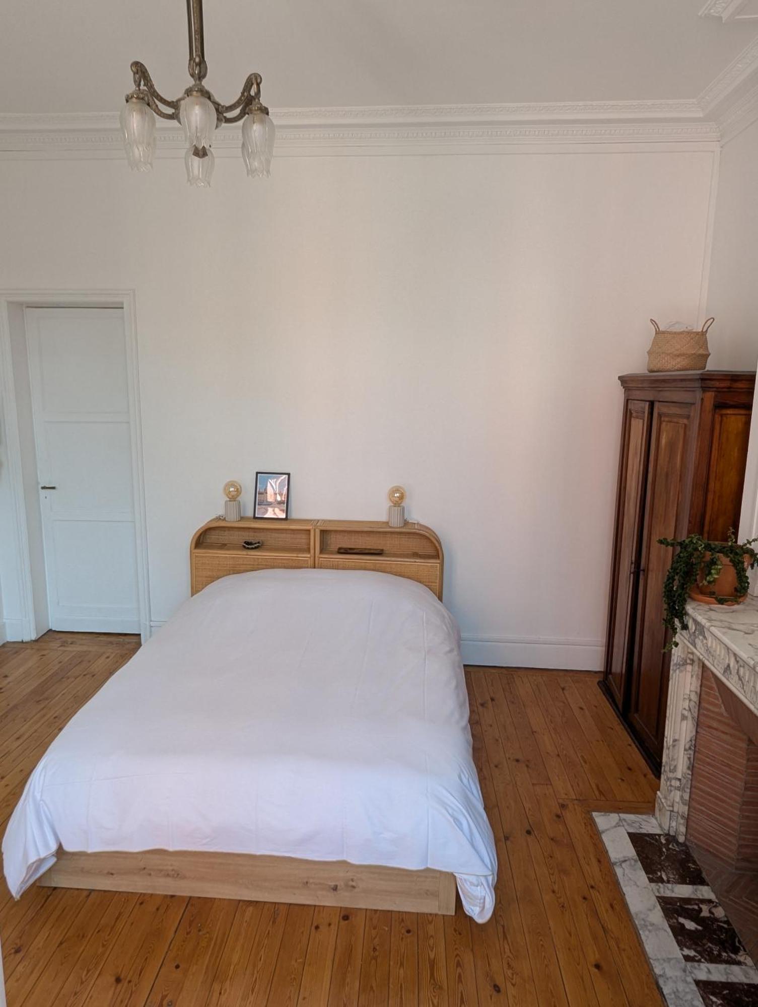 Appartement Charming T2 With Balcony In Lille-centre Rijsel