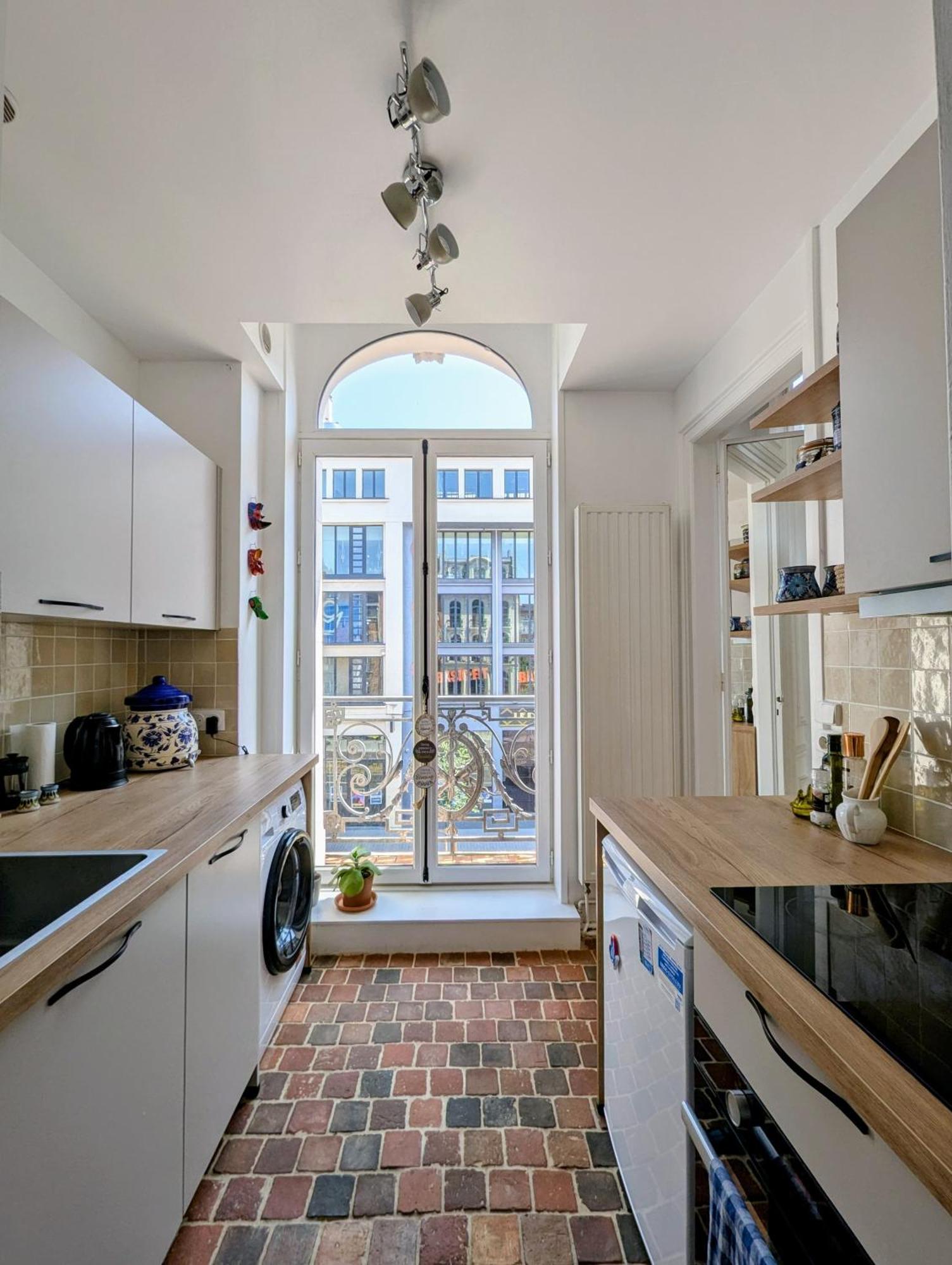 Charming T2 With Balcony In Lille-centre *
