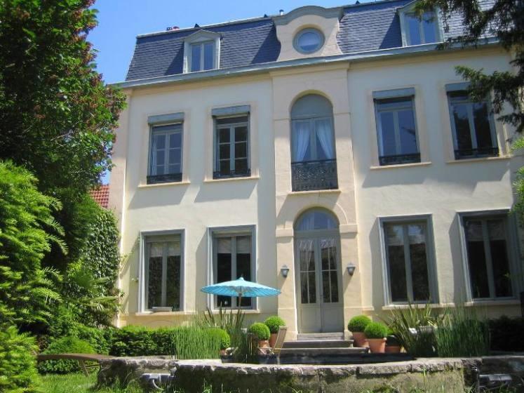 Ou Dorment Les Fees Bed & Breakfast *