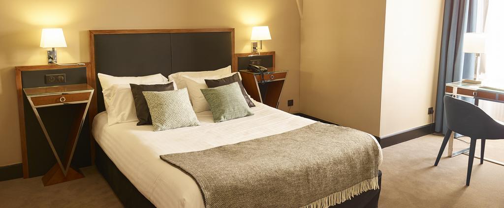 Carlton Hotel