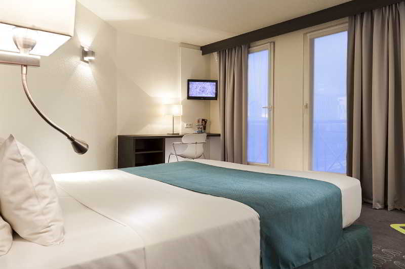 Kyriad Gare - Grand Palais Hotel 3*