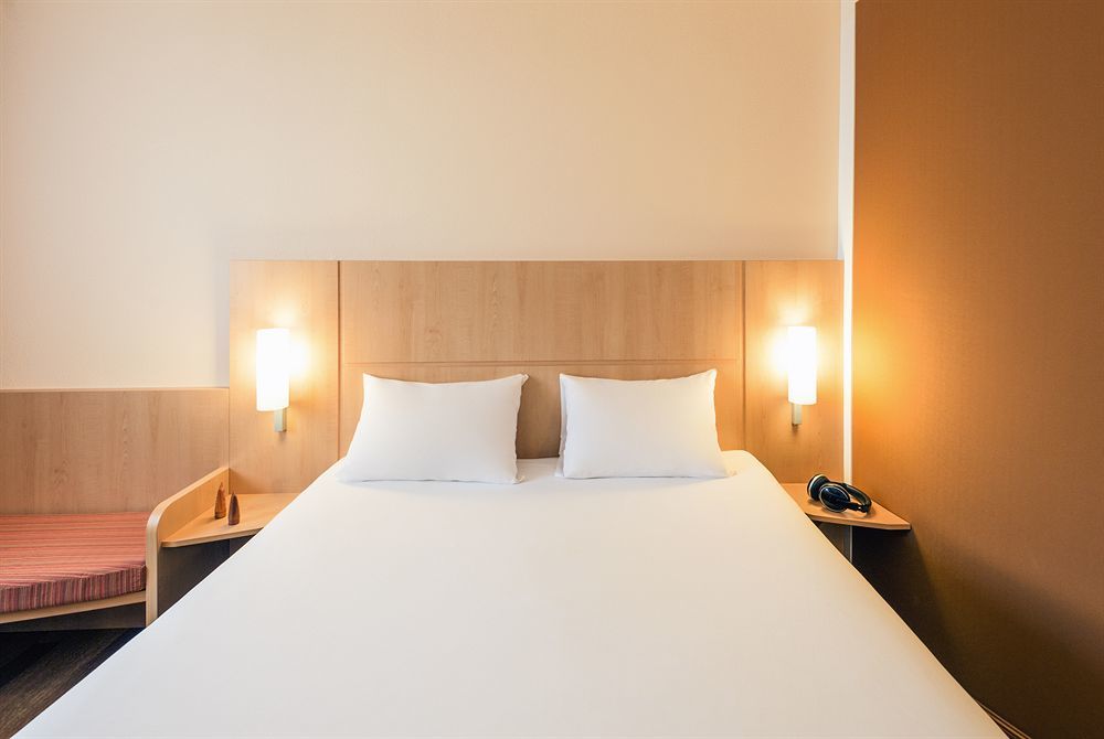 Hotel Ibis Centre Gares 3*