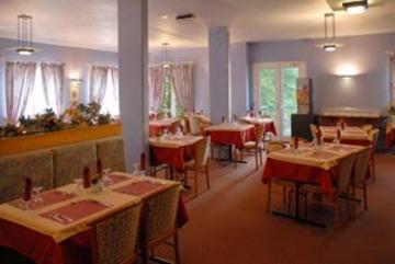 Kyriad Gare - Grand Palais Hotel